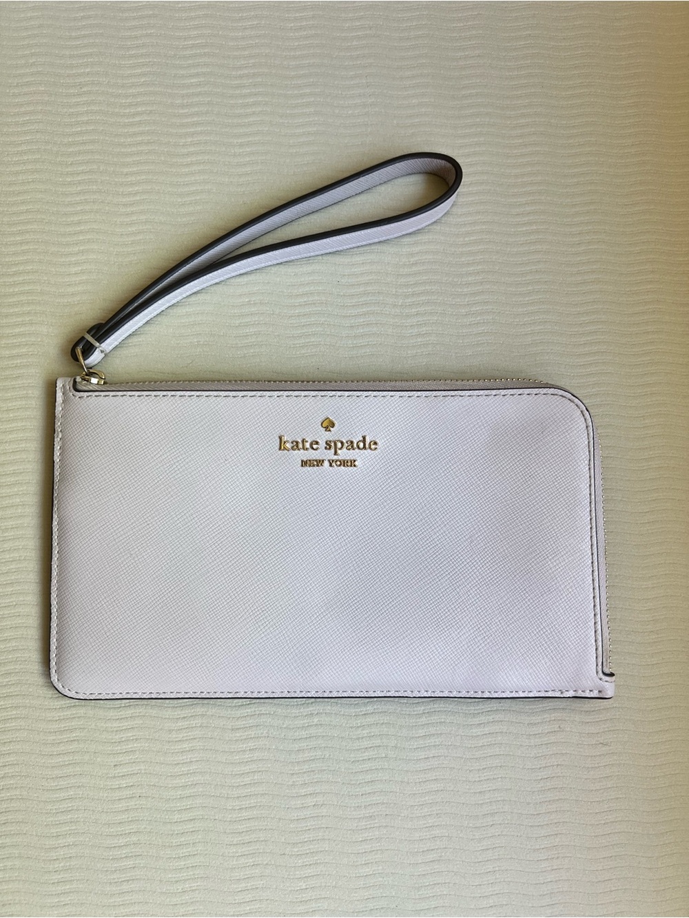 Kate Spade New York Lucy Medium L-Zip Wristlet – Pale Lavender